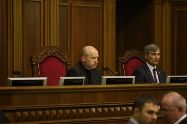 Турчинов зупинив рішення кримського парламенту про референдум