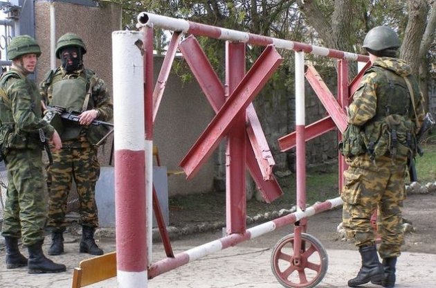 Вооруженные представители "самообороны" захватили военкомат в Симферополе