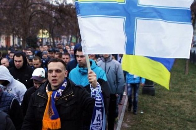 Ультрас "Дніпра" і "Севастополя" провели у Дніпропетровську марш проти відокремлення Криму