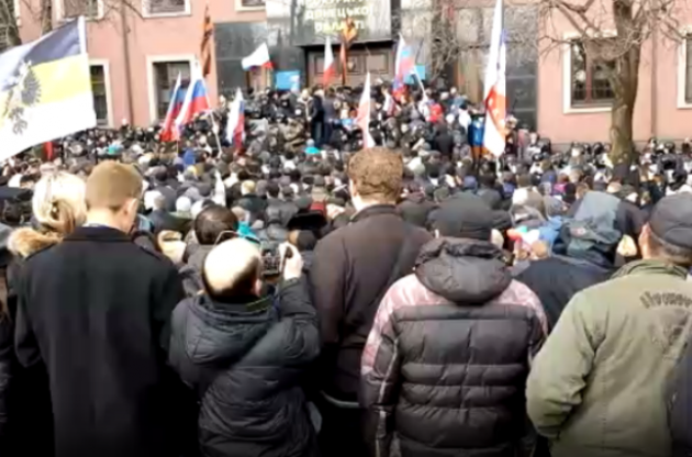 Донецкие сепаратисты взяли штурмом прокуратуру и СБУ