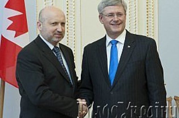 Александр Турчинов встретился со Стивеном Харпером