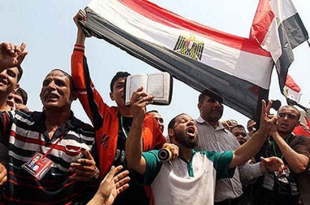 В Египте суд приговорил полтысячи сторонников Мурси к смертной казни