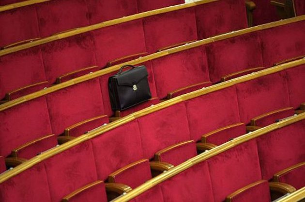 Рада взяла перерву для обговорення урядового антикризового пакету