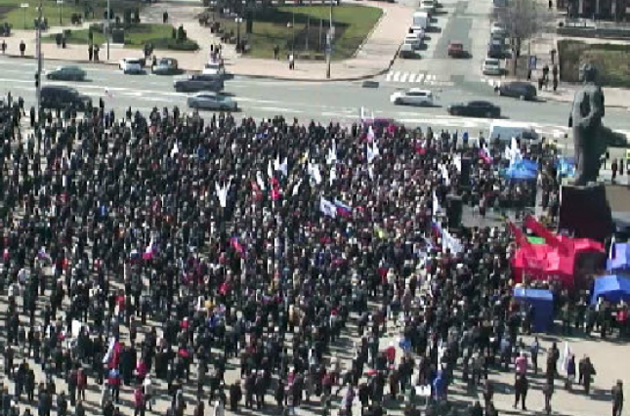 Участники требуют референдум о статусе Донбасса