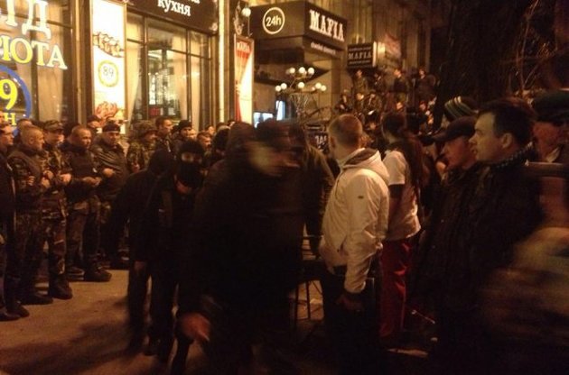 Возле кафе &quot;Мафия&quot; на Крещатике