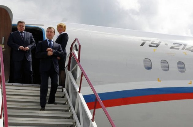 Медведев со свитой прибыл в Крым