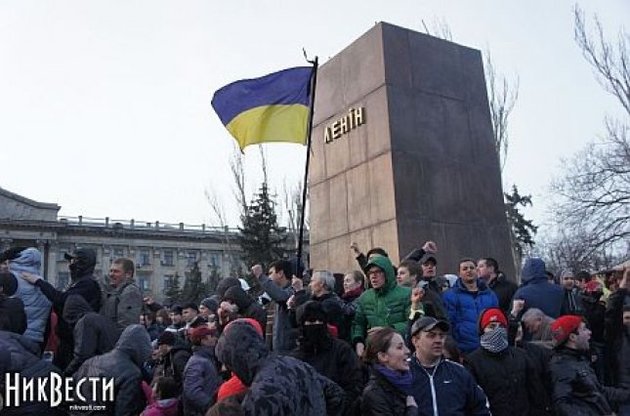 У Миколаєві відновлюють знесений пам'ятник Леніну