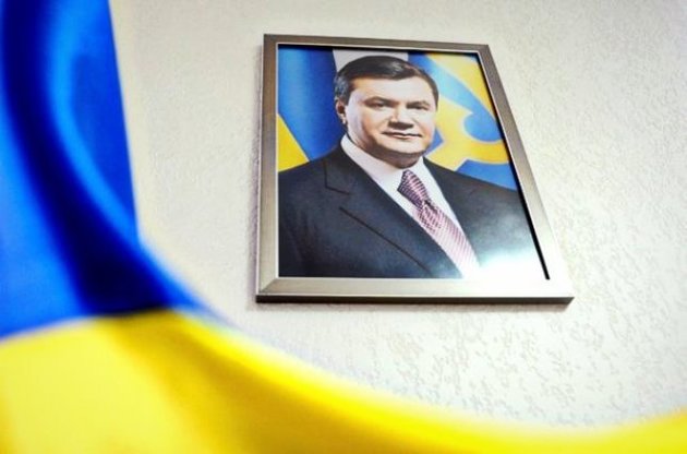 ГПУ взялася за лісників, які переплатили за портрети Януковича 2 млн грн