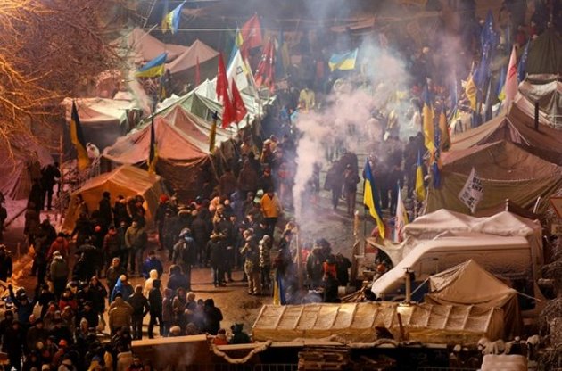 На Майдане установили "комендантский час"