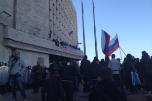 Сепаратисты в Донецке захватили ОГА, вывесив над зданием флаги России