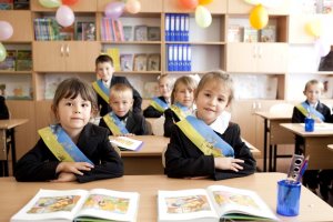 Украинскую гимназию в Симферополе хотят сделать русской, родители - против