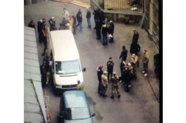 Неизвестные пытаются захватить помещение Укркоопсоюза в центре Киева