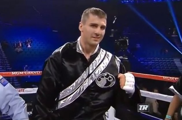 Александр Гвоздик успешно дебютировал на профессиональном ринге