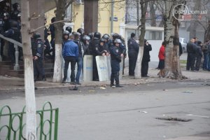 В Мариуполе участников митинга за единую Украину избили битами на глазах у милиции