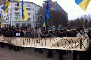 Проукраїнські активісти збирають у Донецьку мітинг за єдність країни