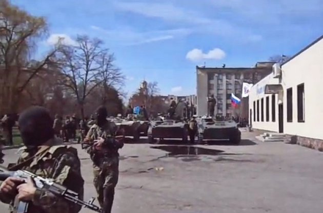 С российскими флагами в Славянске и Краматорске ездили украинские военные: такая была задумка