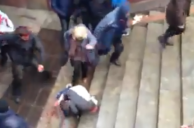 Женщина, избивавшая евромайдановцев в Харькове, задержана