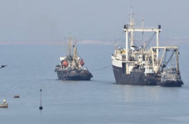 Росія повернула Україні два захоплених у Криму судна