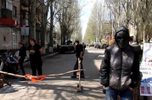 Захватившие админздания сепаратисты требуют от власти запретить прививки и биопаспорта