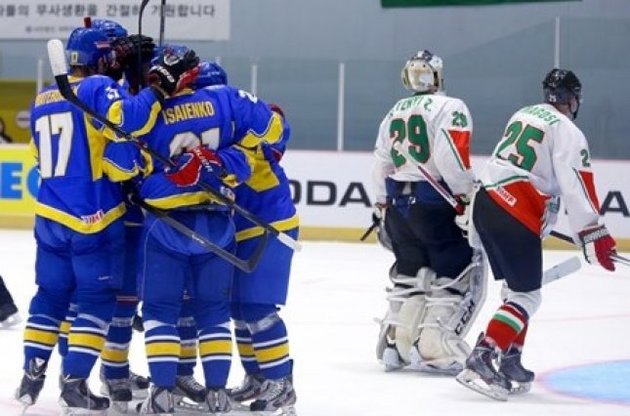 Украинские хоккеисты добыли первую победу на чемпионате мира