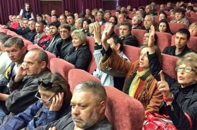 В Луганске на съезде пророссийских активистов избрали "народного губернатора"