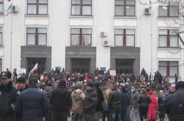 В Луганской области во время митингов избили двоих милиционеров