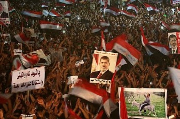 В Египте суд приговорил к смертной казни почти 700 сторонников свергнутого президента Мурси