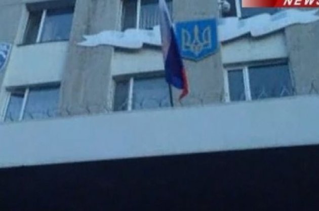 У Луганську близько тисячі людей блокують будівлю облуправління МВС