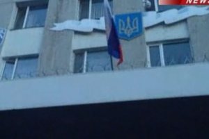 В Луганске около тысячи человек блокируют здание облуправления МВД