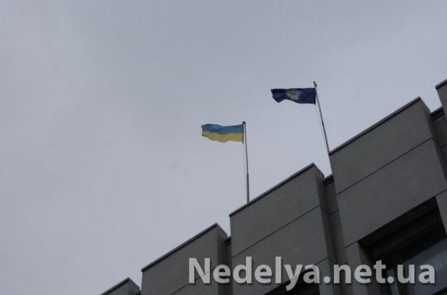 В Алчевске на здание горсовета вернули украинский флаг