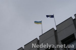 В Алчевську на будівлю міськради повернули український прапор