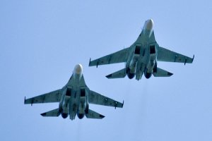 Росія почала перекидання авіації в Криму