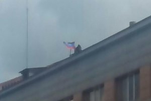 В родном городе Януковича сепаратисты подняли флаг ДНР над заводом Ахметова