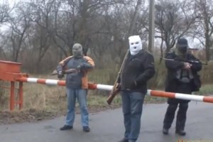Сепаратисти звільнили трьох заручників із Новогродівки. У кожного помітні сліди тортур