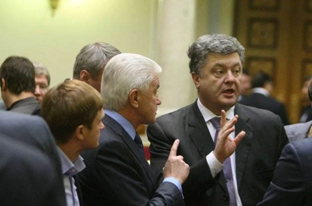 Порошенко выступил против отставки руководства Украины