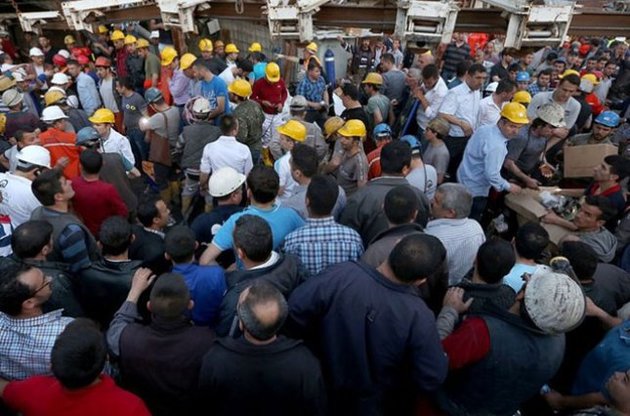Число жертв аварії на шахті у Туреччині зросло до 282 осіб, країну охопили протести