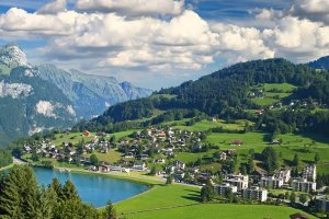 Швейцарцы на референдуме отказались от самой высокой в мире минимальной зарплаты