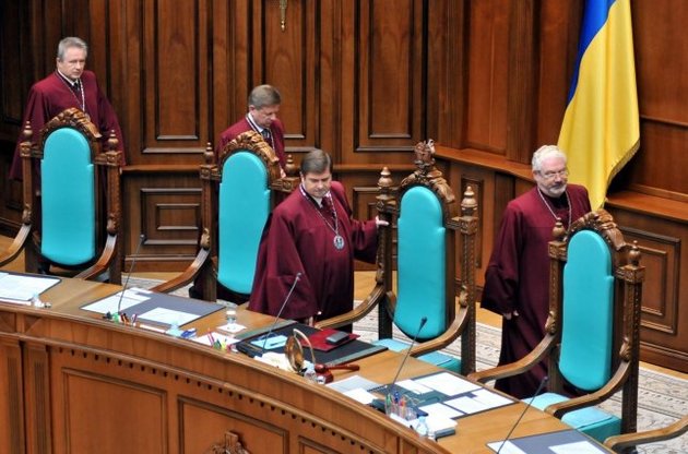 Группа народных депутатов просит Конституционный суд признать неконституционным закон о люстрации судей