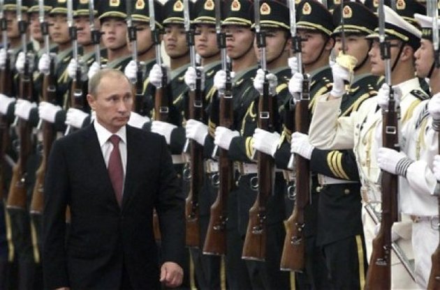The New York Times: Заяву Путіна про відведення військ могло бути адресовано Китаю