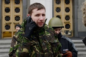 Сотник Парасюк предложил людям с Майдана либо ехать домой, либо воевать на востоке