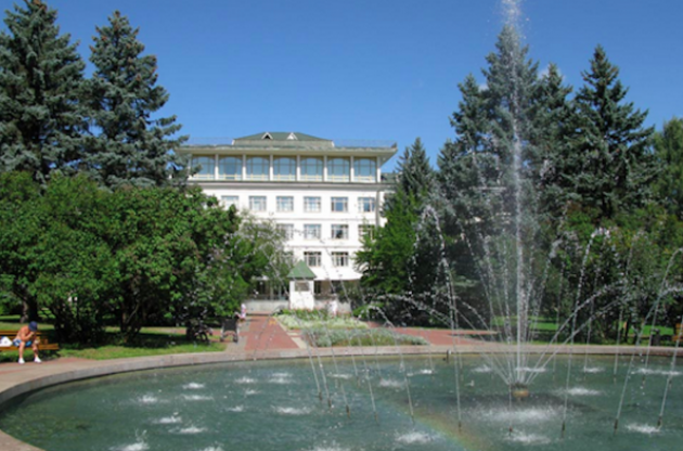 Получившие ранения в ходе АТО военные смогут бесплатно лечиться в &laquo;Феофании&raquo;