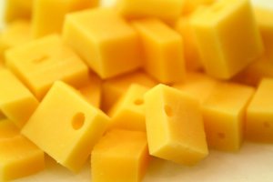 Россия намерена запретить ввоз "имитации сыра" из Украины