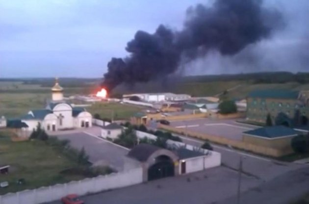 Луганские пограничники продолжают держать оборону, террористы прикрываются "живым щитом"