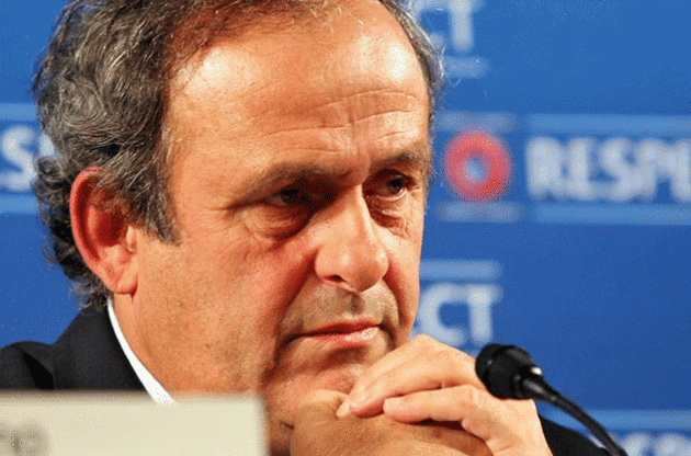 Платини будет сидя протестовать против выдвижения Блаттера на пост главы ФИФА