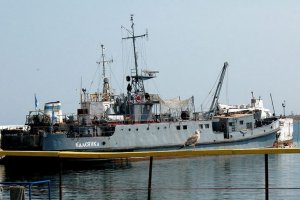 З окупованого Криму виведено ще три українські судна