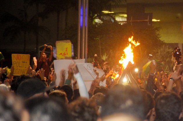 Журналистов в Бразилии просят быть предельно внимательными и избегать каких-либо конфликтных ситуаций