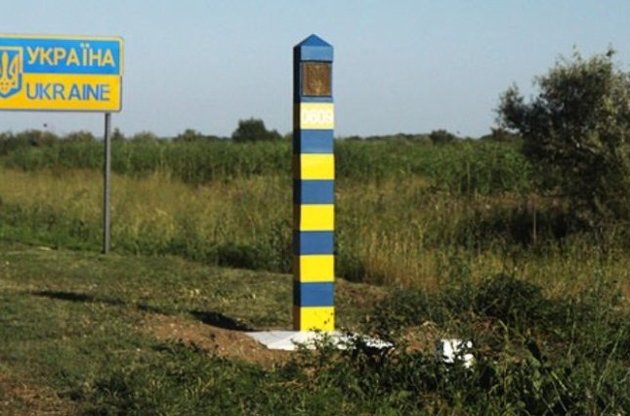На границе в районе пункта пропуска Мариновка украинские пограничники ведут бой с террористами из РФ