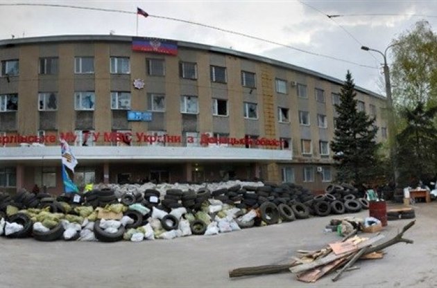 Террористы в Горловке выставят на захваченных зданиях "живой щит" из заложников