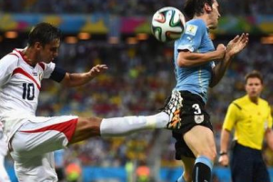 Уругвай неожиданно уступил Коста-Рике, пропустив трижды за полчаса