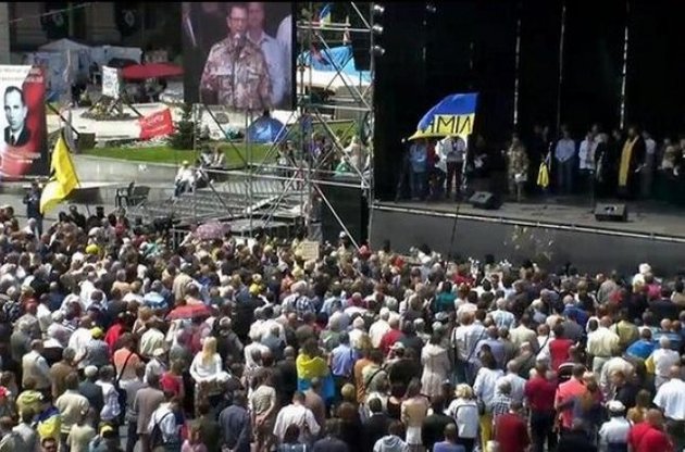 На Майдане потребовали перевыборов Рады по новому закону